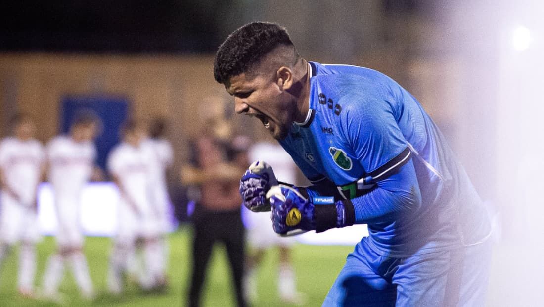 Goleiro Careca comemora classificação do Altos-PI contra o Santa Cruz 