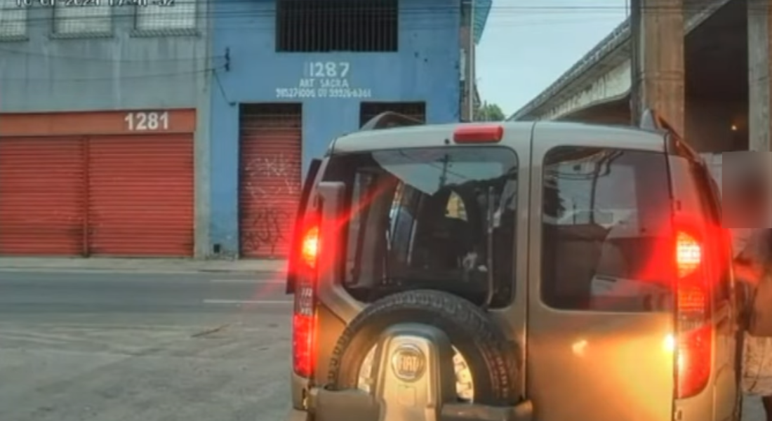 Crime foi flagrado por câmera instalada em ônibus