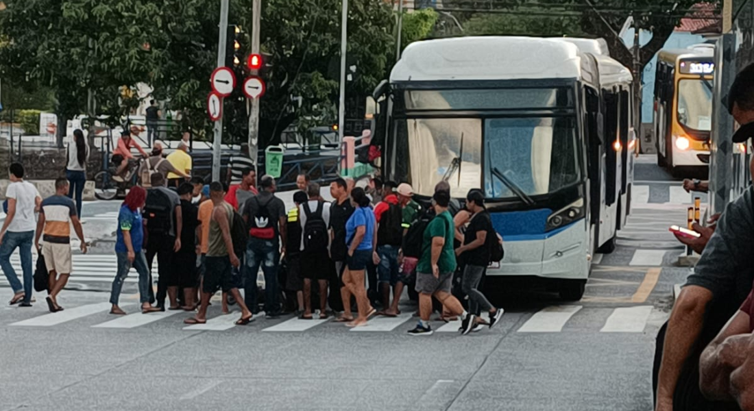 Homem foi atropelado por BRT no bairro do Derby