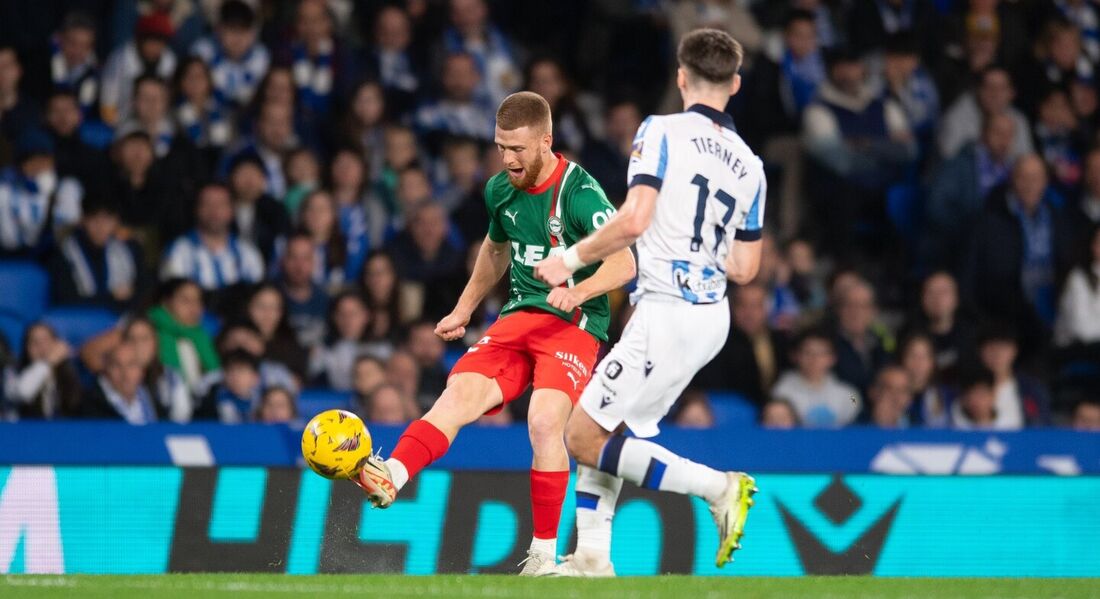 Deportivo Alavés deixou a vantagem escapar nos minutos finais contra a Real Sociedad