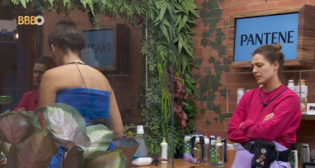 Sisters ficaram enojadas com fezes no chão do banheiro