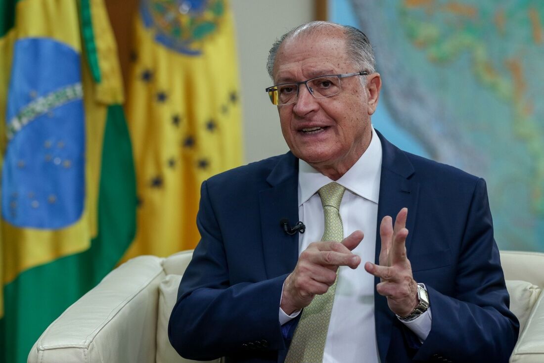 Vice-presidente Geraldo Alckmin na contramão da velha política. Confira -  Folha PE