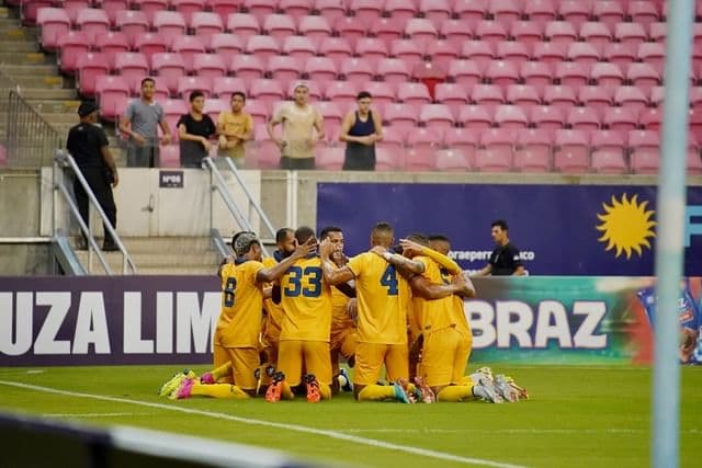 Retrô vence Central na Arena Pernambuco 