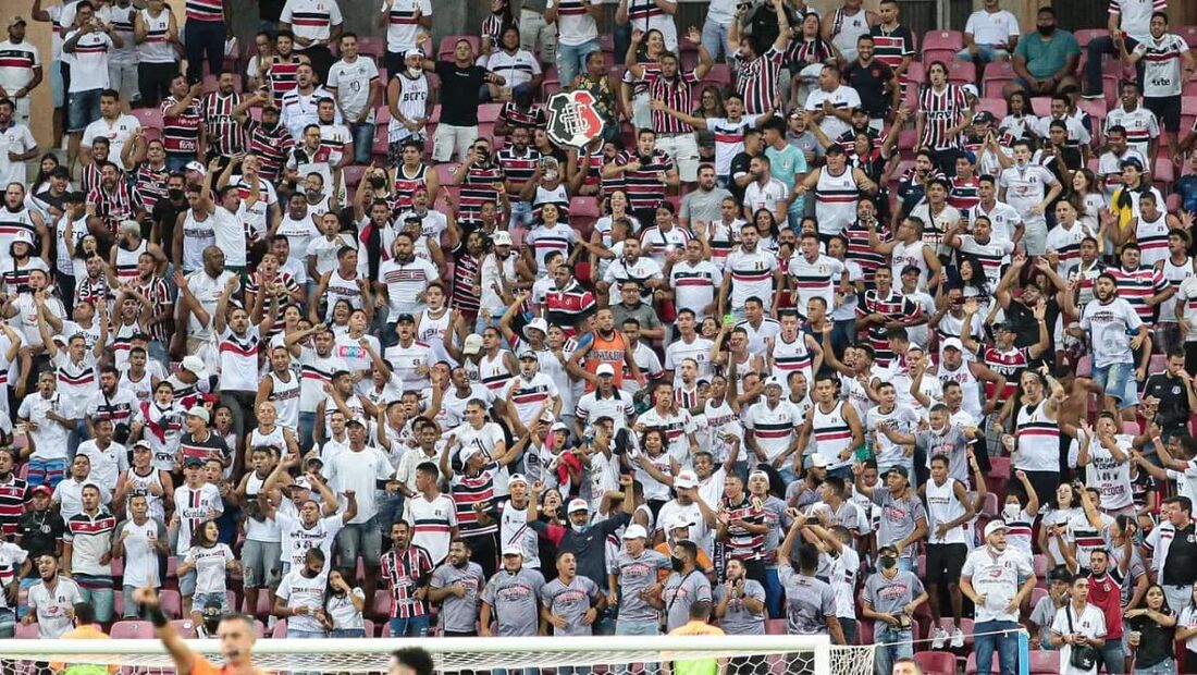 Torcida do Santa Cruz na Arena de Pernambuco 