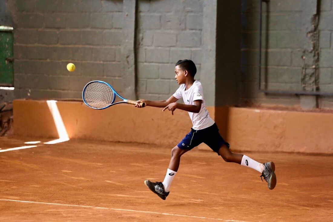 Raphael Alves, tenista de 9 anos, campeão da categoria até 10 anos 