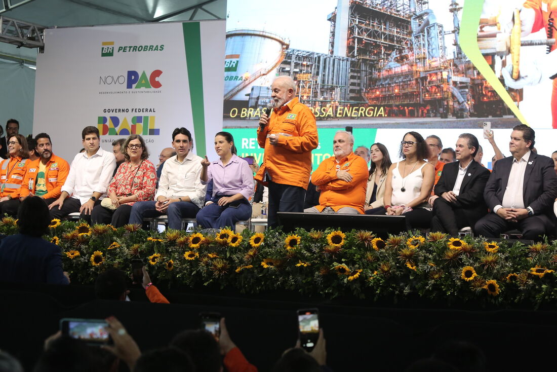 Refinaria Abreu e Lima deverá faturar US$ 100 bilhões ao ano