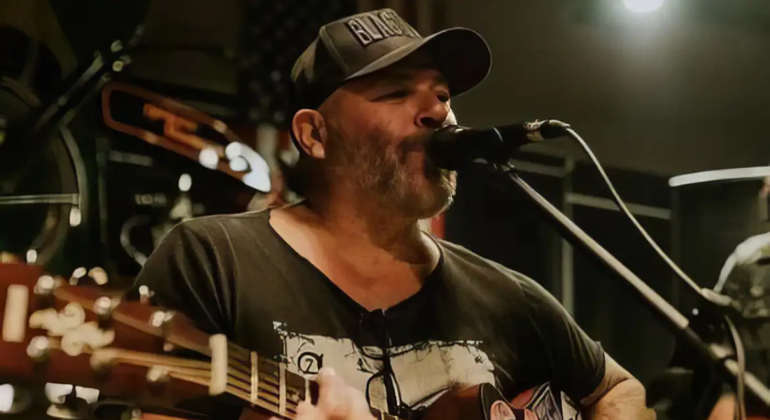 O baixista Mingau, da banda Ultraje a Rigor