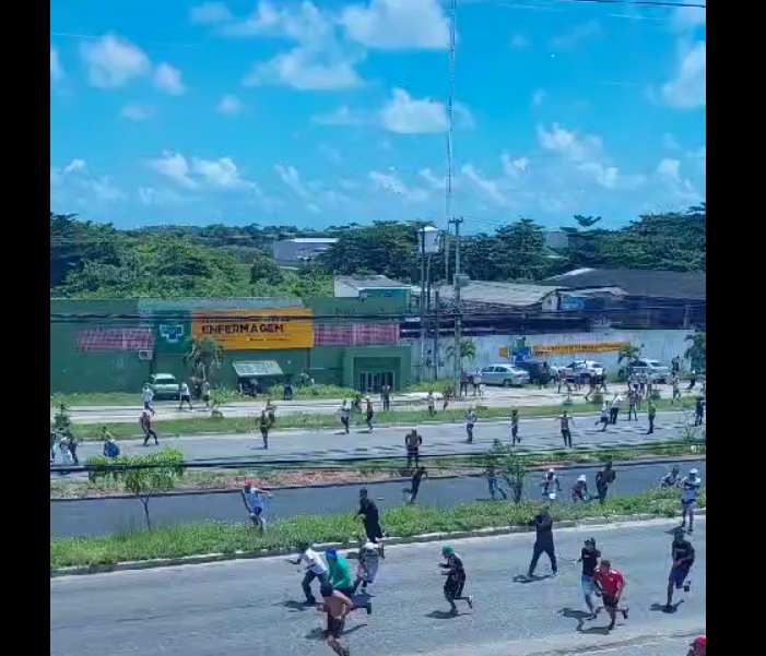 Torcida Organizada confronta a Polícia Militar na PE-15