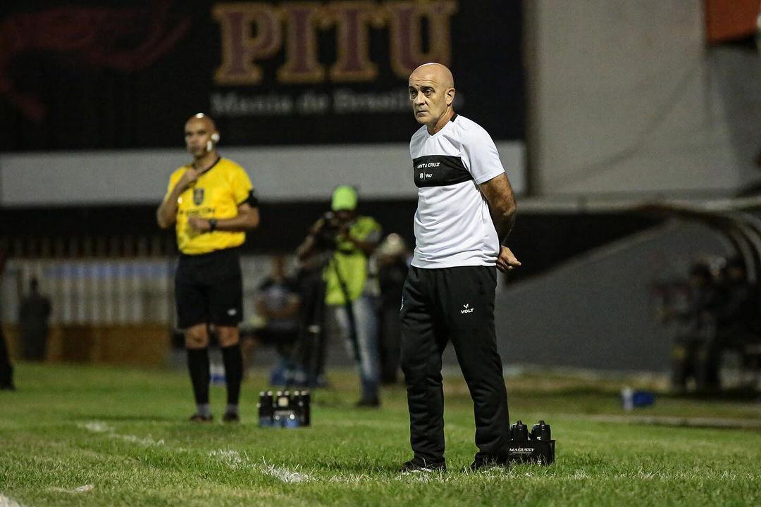 Itamar Schulle, técnico do Santa Cruz 