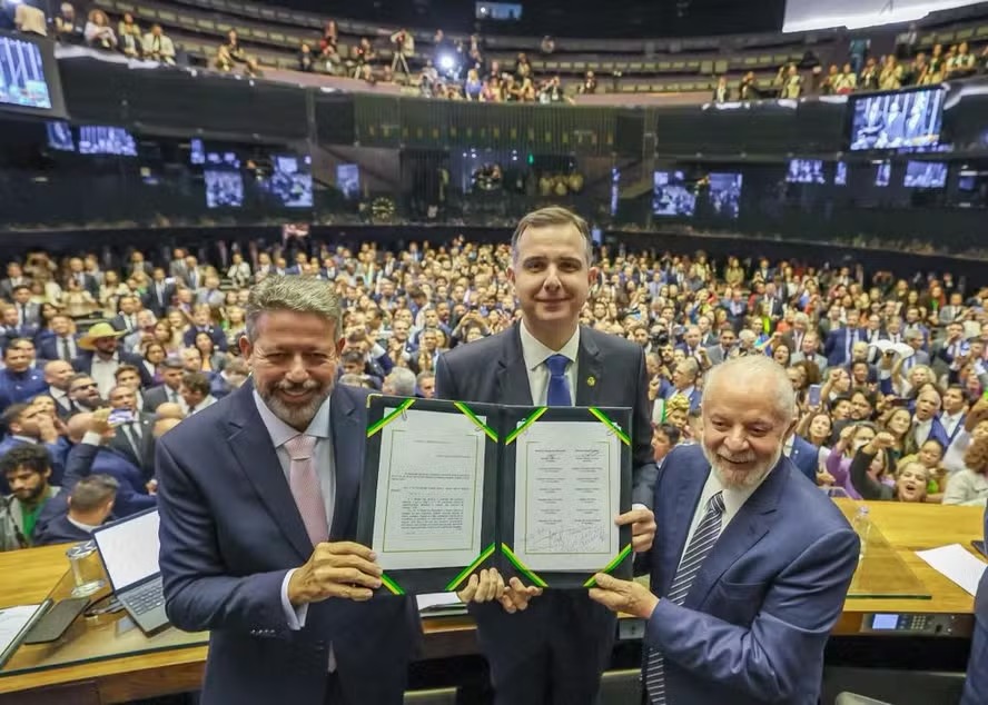 Arthur Lira, Rodrigo Pacheco e Lula na promulgação da Reforma Tributária 