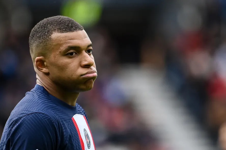 Mbappé abriu mão de mais de 60 milhões de euros em acordo com o PSG 