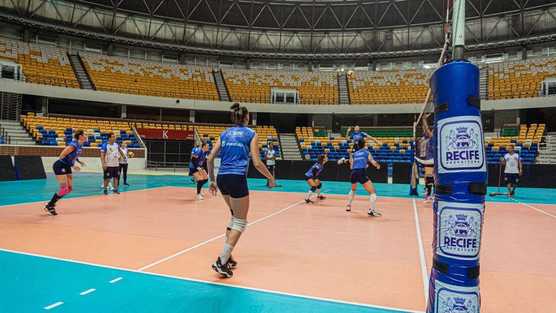 Recife Vôlei treina no Geraldão antes da estreia 