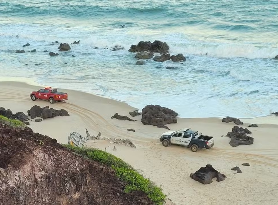 Quadriciclo despencou de uma falésia na praia de Pipa