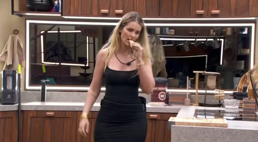 Yasmin Brunet diz que não consegue parar de comer dentro do BBB 