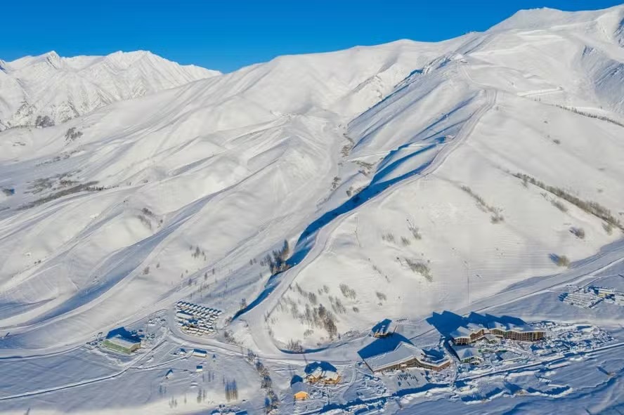 Avalanche atingiu o território de Xinjiang, no noroeste do país