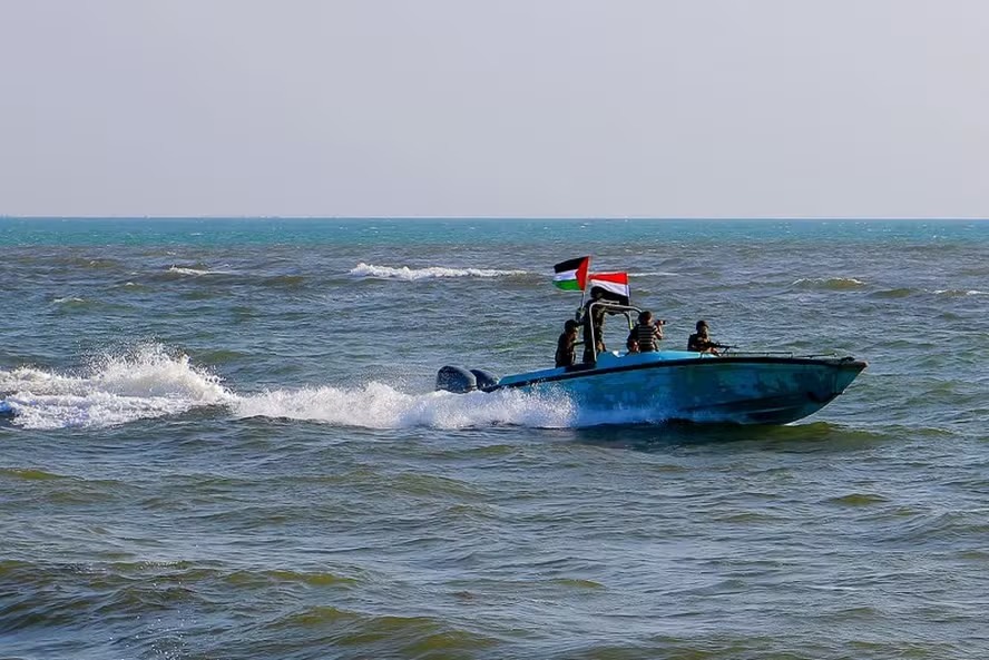 Membros da Guarda Costeira do Iêmen patrulham o Mar Vermelho 