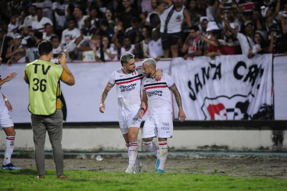 João Diogo marcou o gol da vitória coral