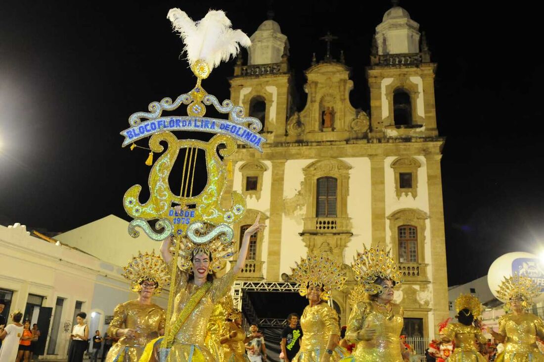 Apresentação do Bloco Carnavalesco Misto Flôr da Lira de Olinda foi a primeira da noite, no Pátio de São Pedro