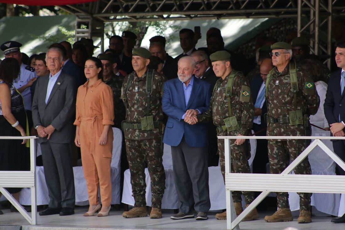 Cerimônia de transmissão de posse aconteceu nesta sexta-feira (19)