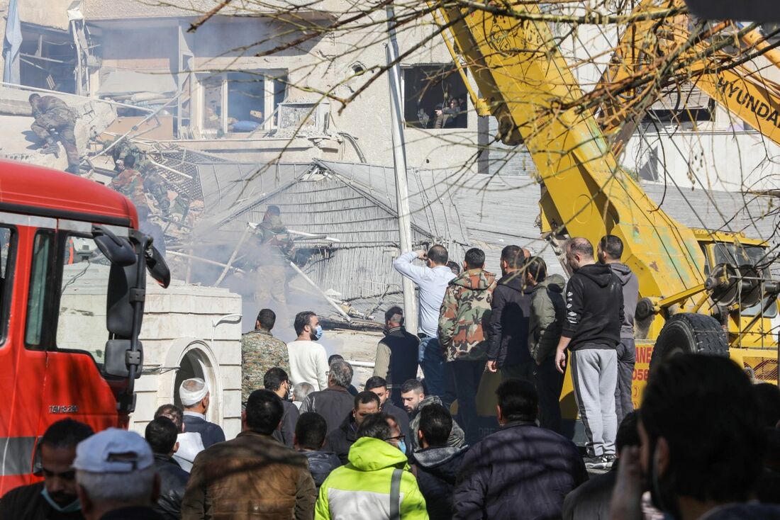 Prédio destruído em um suposto ataque israelense em Damasco