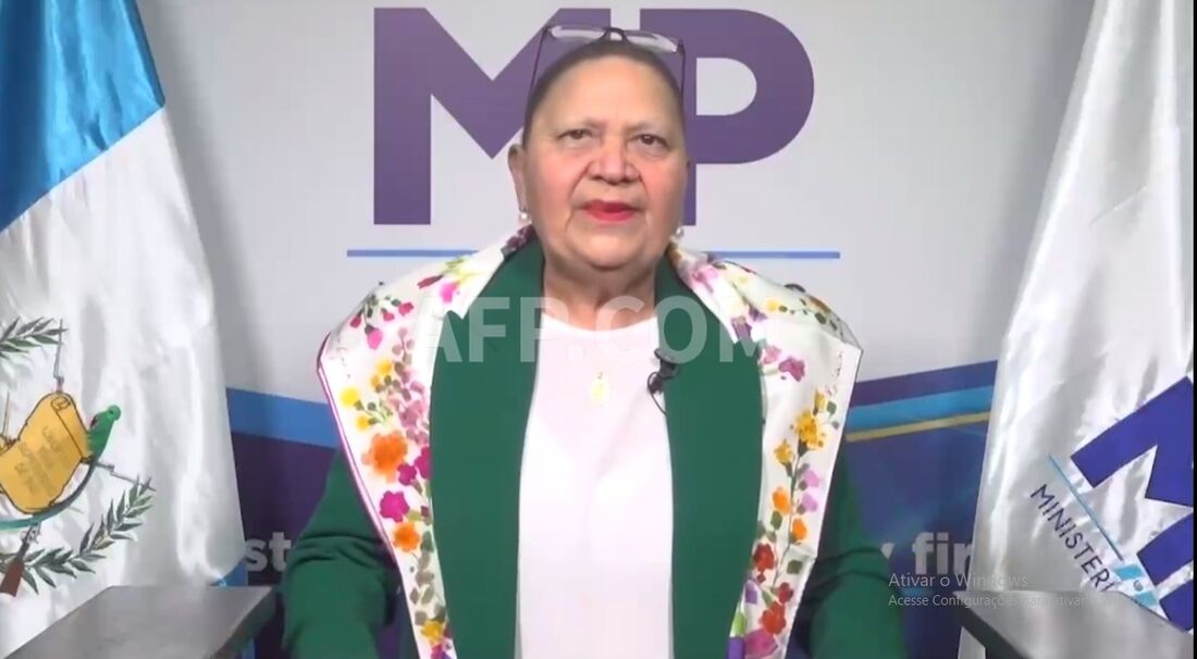 Procuradora-geral da Guatemala, Consuelo Porras se recusa a renunciar e a participar numa reunião com o novo presidente 