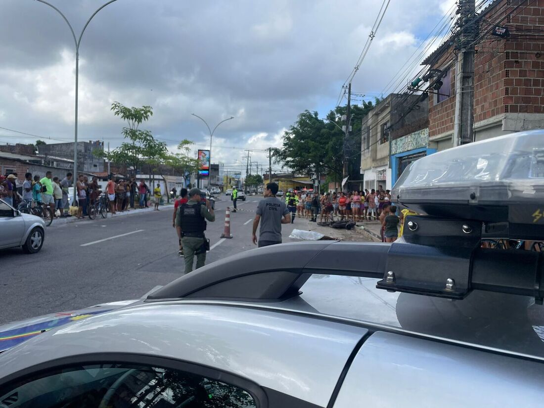 Carroça era puxada por um cavalo e trafegava na contramão da Avenida João Cabral de Melo Neto