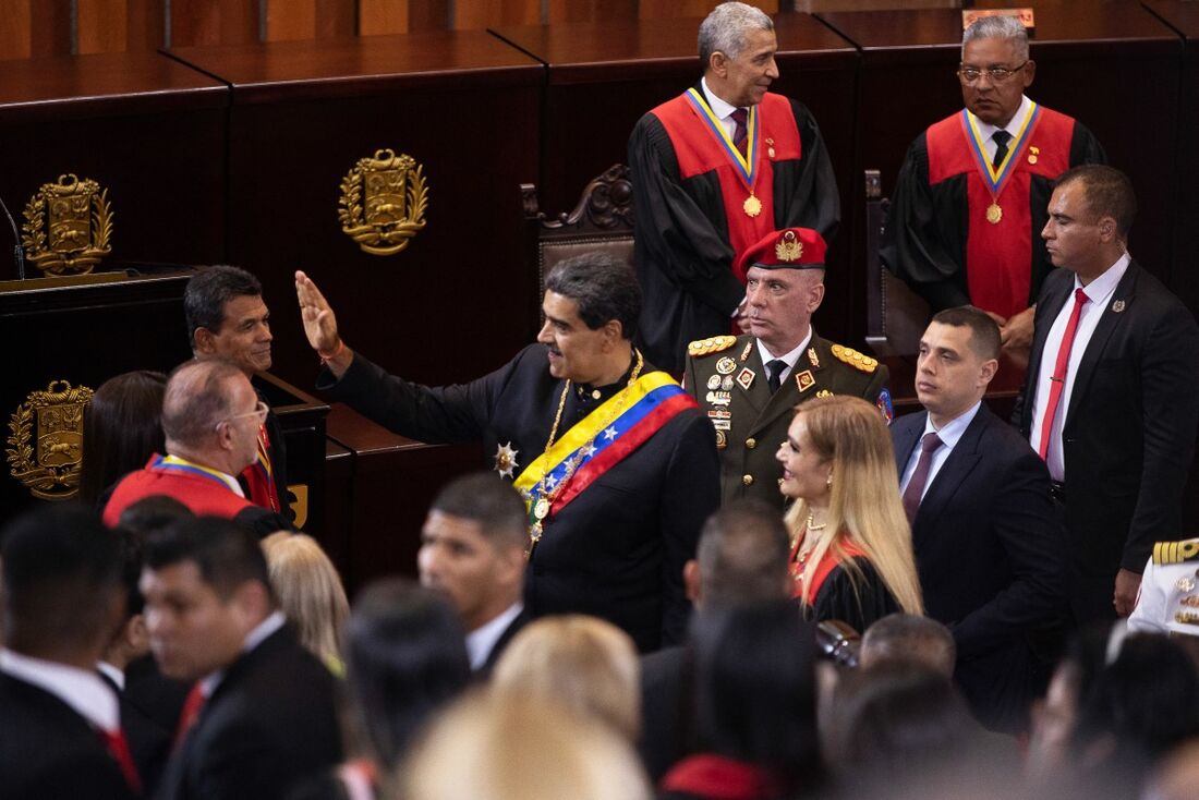 As eleições na Venezuela são convocadas pela autoridade eleitoral, acusada pela oposição de servir ao chavismo