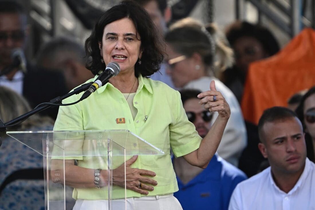 Nisia Trindade, ministra da Saúde