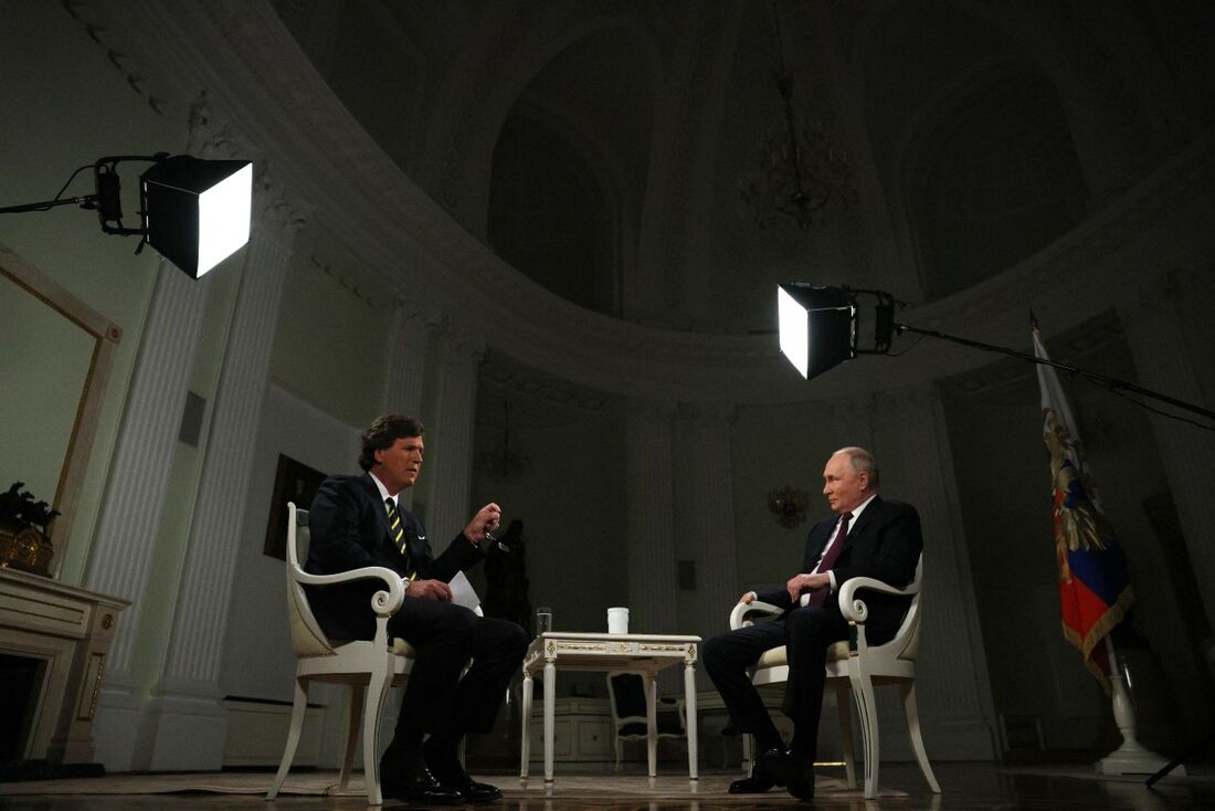 O presidente da Rússia, Vladimir Putin, dá uma entrevista ao apresentador de talk show dos EUA, Tucker Carlson, no Kremlin, em Moscou