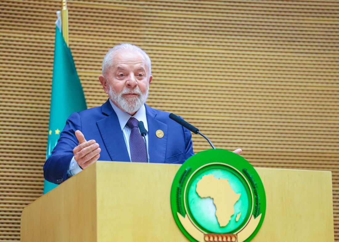 Presidente do Brasil, Luiz Inácio Lula da Silva, falando durante a cerimônia de abertura da 37ª Sessão Ordinária da Assembleia da União Africana (UA) na sede da UA em Adis Abeba