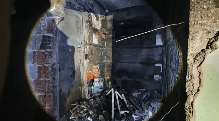 Danos ao apartamento onde houve as explosões 