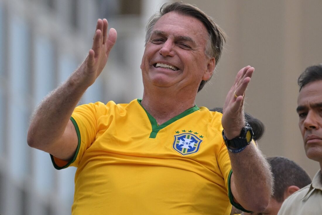 Jair Bolsonaro passou por um internamento hospitalar para tratar uma infecção de pele na manhã deste sábado, 4