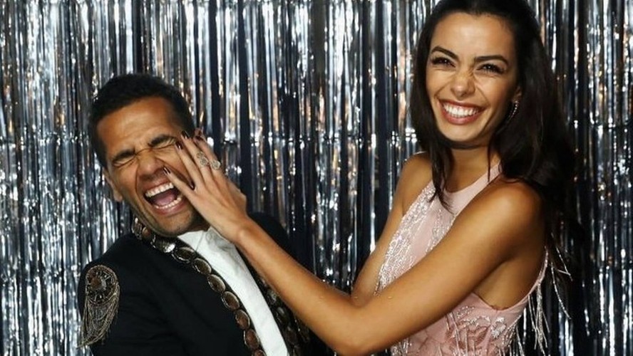 O brasileiro Daniel Alves e a espanhola Joana Sanz