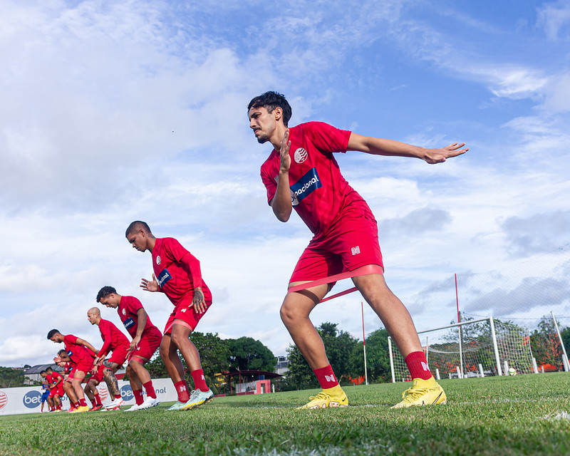 Elenco do Náutico, em treino no CT Wilson Campos