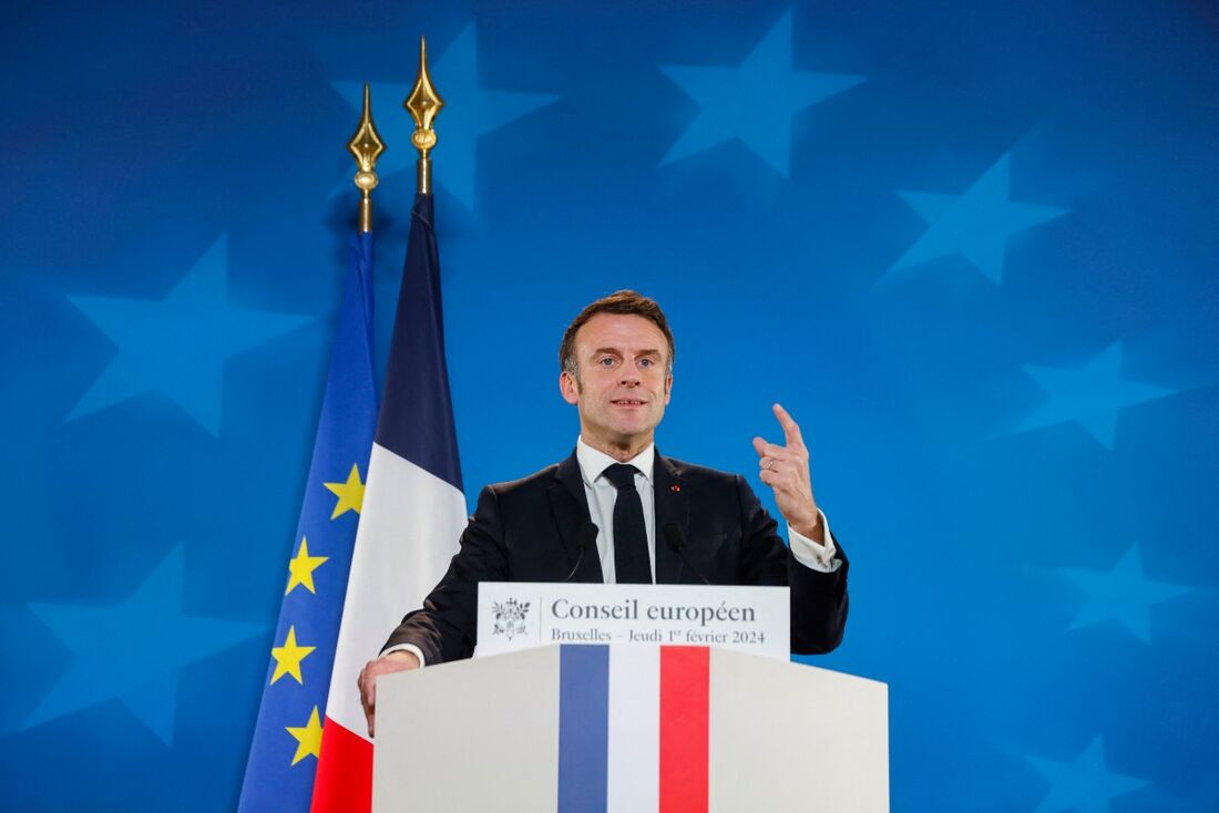 O presidente da França, Emmanuel Macron, fala durante uma conferência de imprensa em Bruxelas 