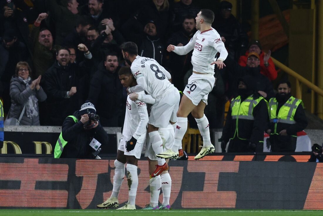 Depois de episódio de indisciplina, Rashford resolve em campo 