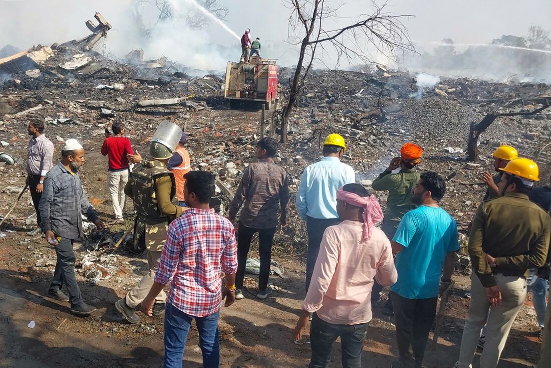 Explosão em fábrica de fogos de artifício na Índia e deixa mortos