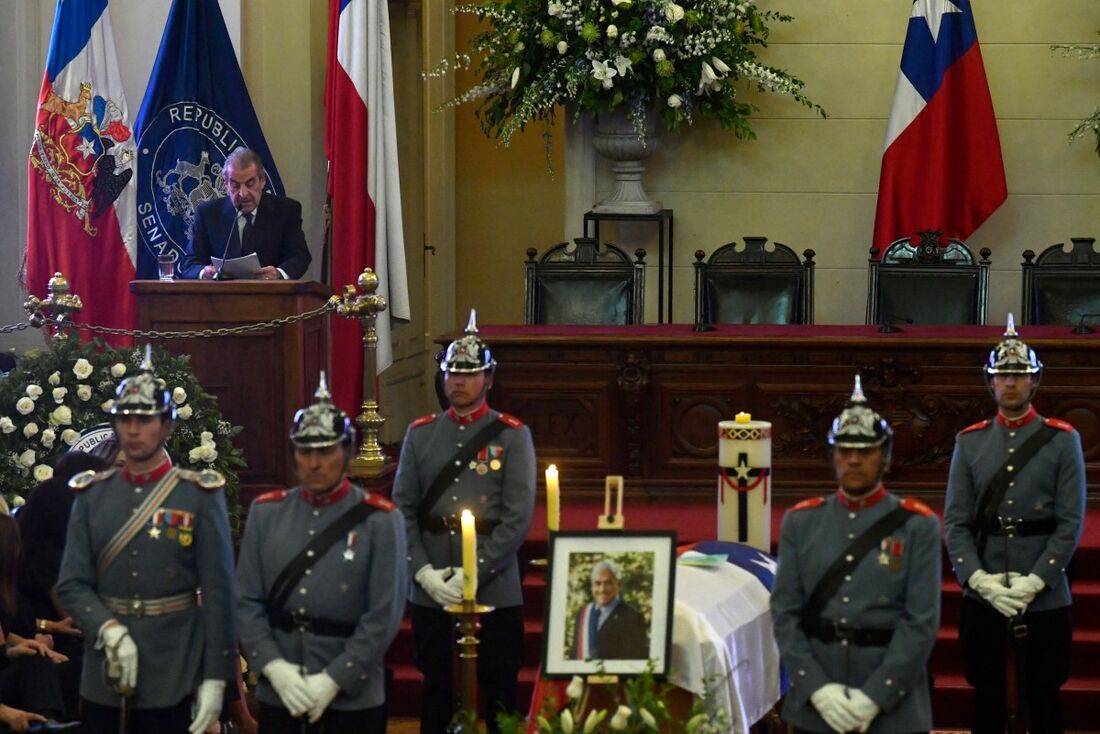 Adversários políticos, ex-presidentes e apoiadores se despedem de Piñera no Chile