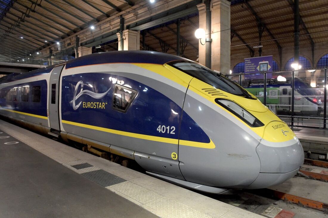 Trem Eurostar estacionado na Gare du Nord