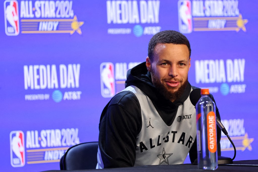 Stephen Curry durante a entrevista do All-Star Game