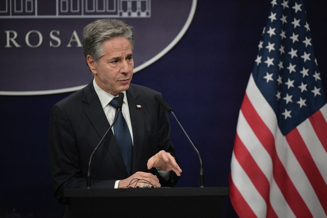 O secretário de Estado dos EUA, Antony Blinken, fala durante uma coletiva de imprensa no Palácio Presidencial Casa Rosada, em Buenos Aires, em 23 de fevereiro de 2024 