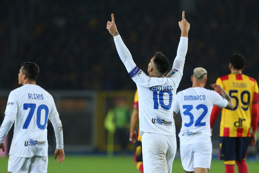 Lautaro celebra um de seus gols contra o Lecce