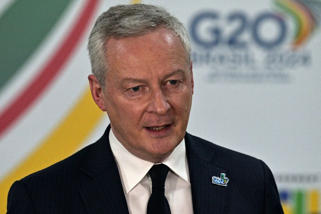 O Ministro da Economia e Finanças da França, Bruno Le Maire, fala durante uma coletiva de imprensa após a reunião dos ministros das Finanças do G20 em São Paulo