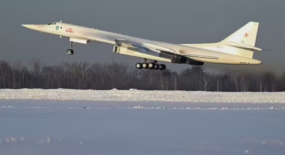 O presidente russo, Vladimir Putin, voou como co-piloto em um bombardeiro estratégico Tupolev Tu-160M