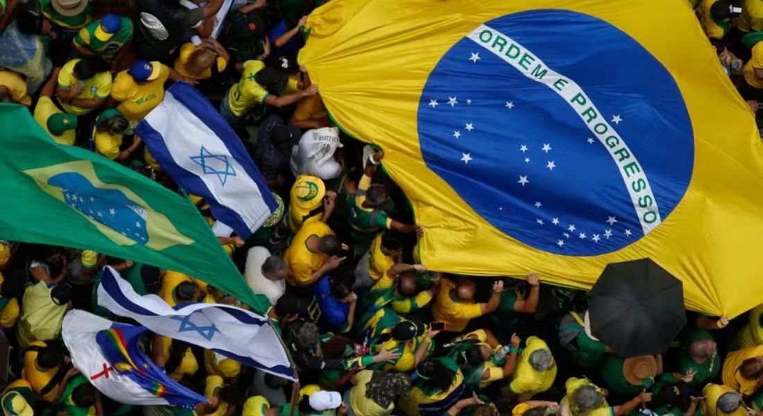 Bandeiras de Israel durante ato de Bolsonaro na Avenida Paulista