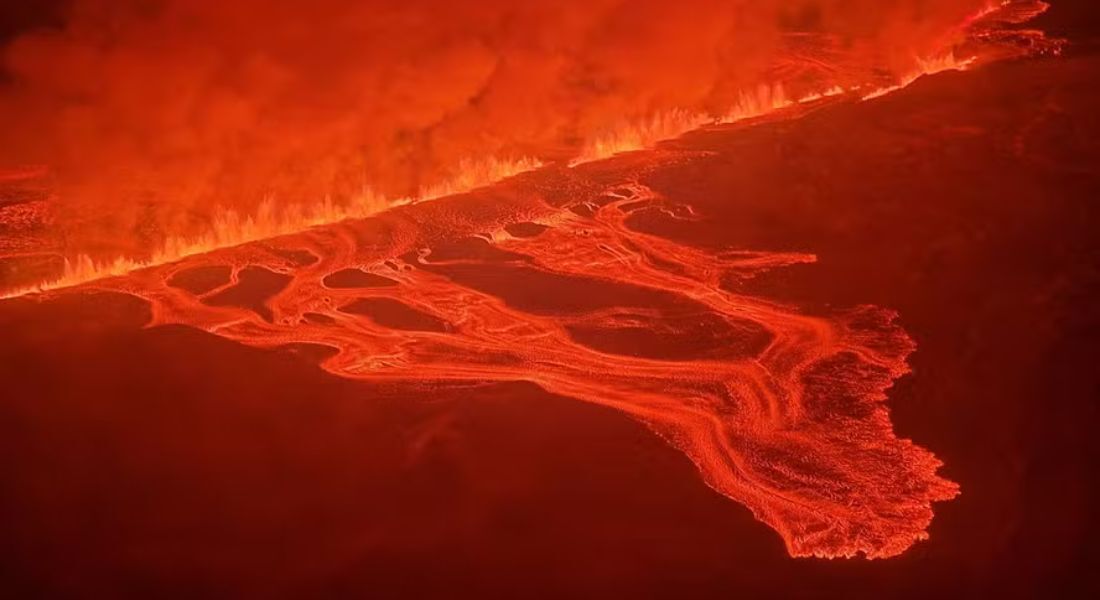 Vulcão Reykjanes, na Islândia, na terceira erupção desde dezembro 