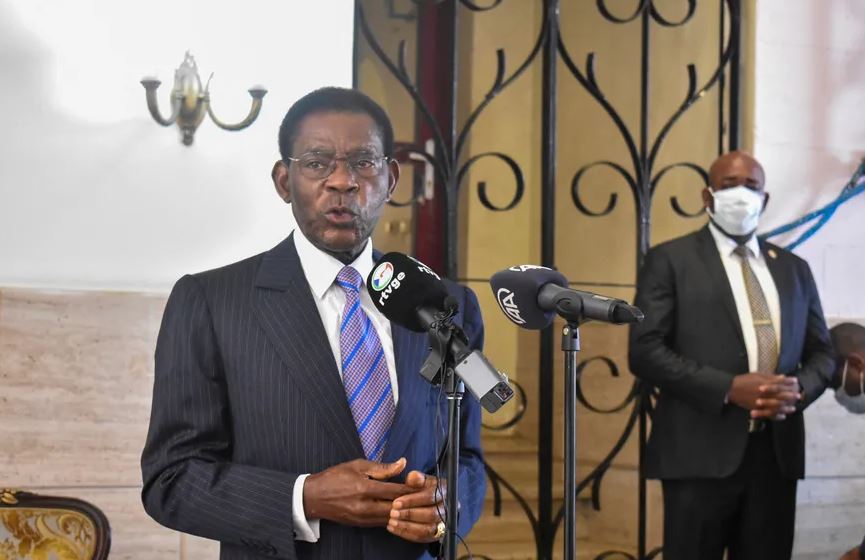 Teodoro Obiang conversou com a imprensa após votar na capital e disse estar confiante na vitória do seu partido  Foto: SAMUEL OBIANG/AFP