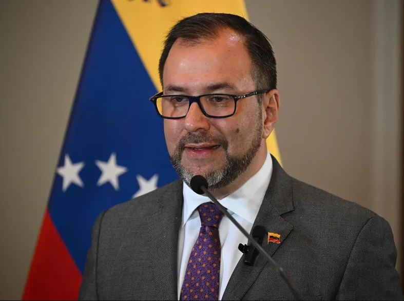 Yvan Gil, ministro das Relações Exteriores da Venezuela, anuncia suspensão de braço da ONU no país 