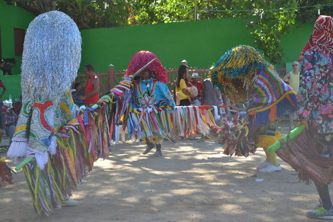 Maracatus, caboclinhos, bois passistas e afoxé animam Carnaval na Casa da Rabeca