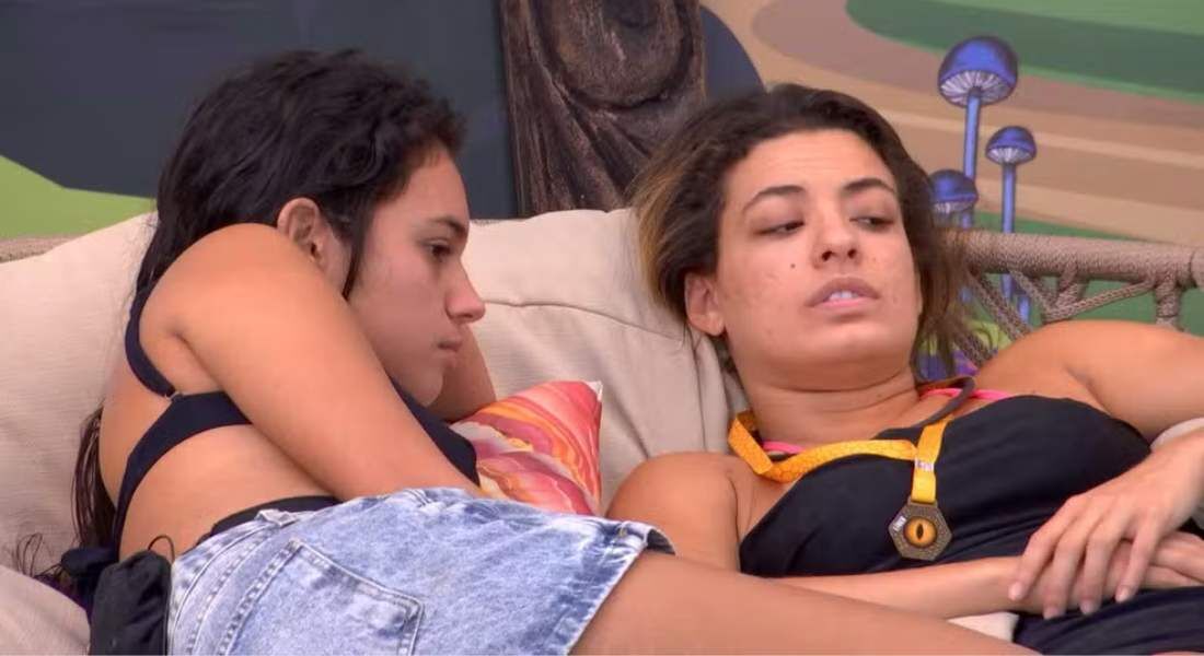 Beatriz e Alane conversam sobre festa